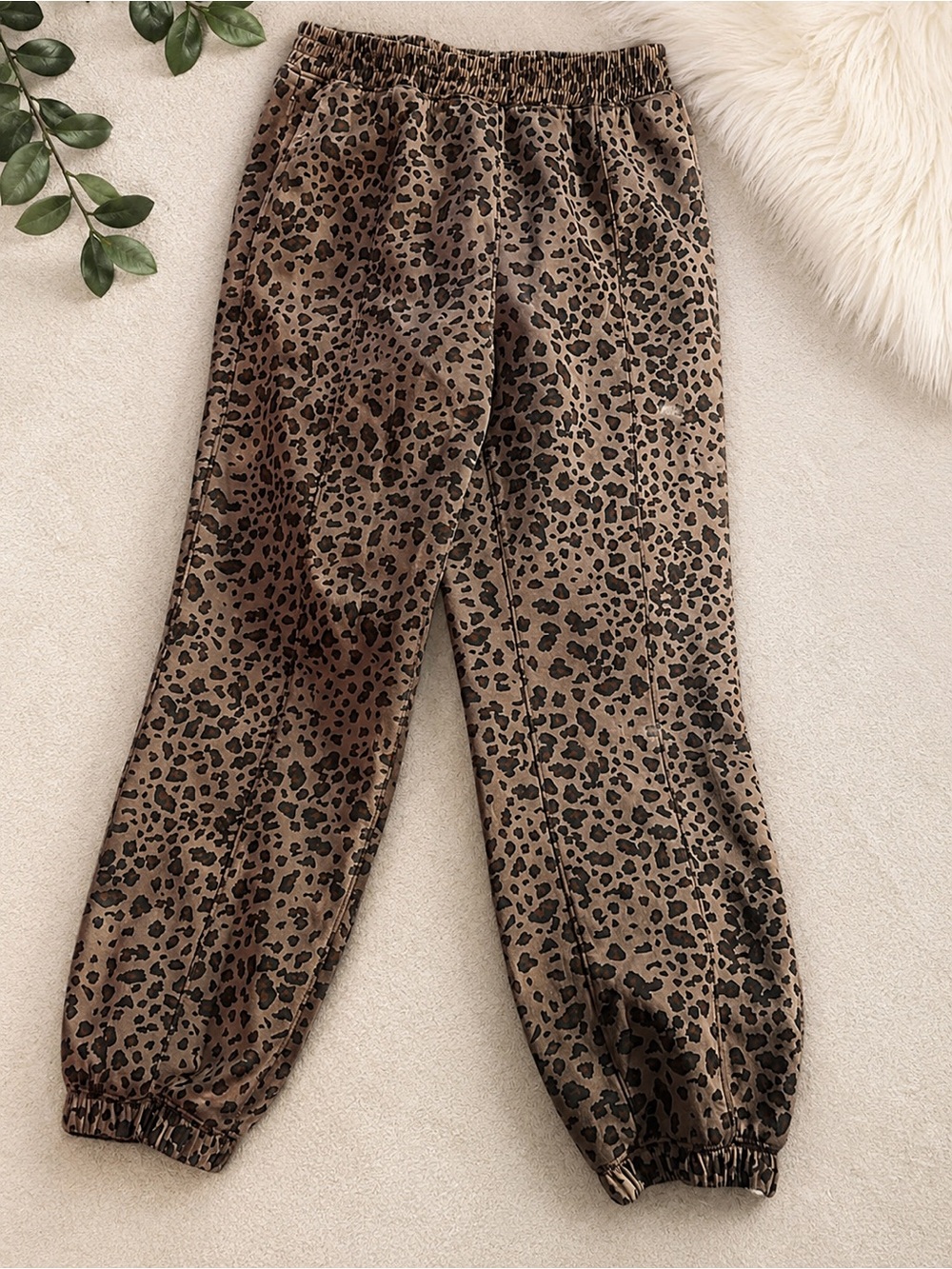 Women's Leopard Print Jogger Leggings - Brown